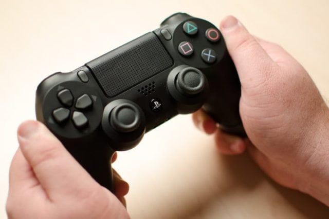 xbox one s controller vs dualshock 4